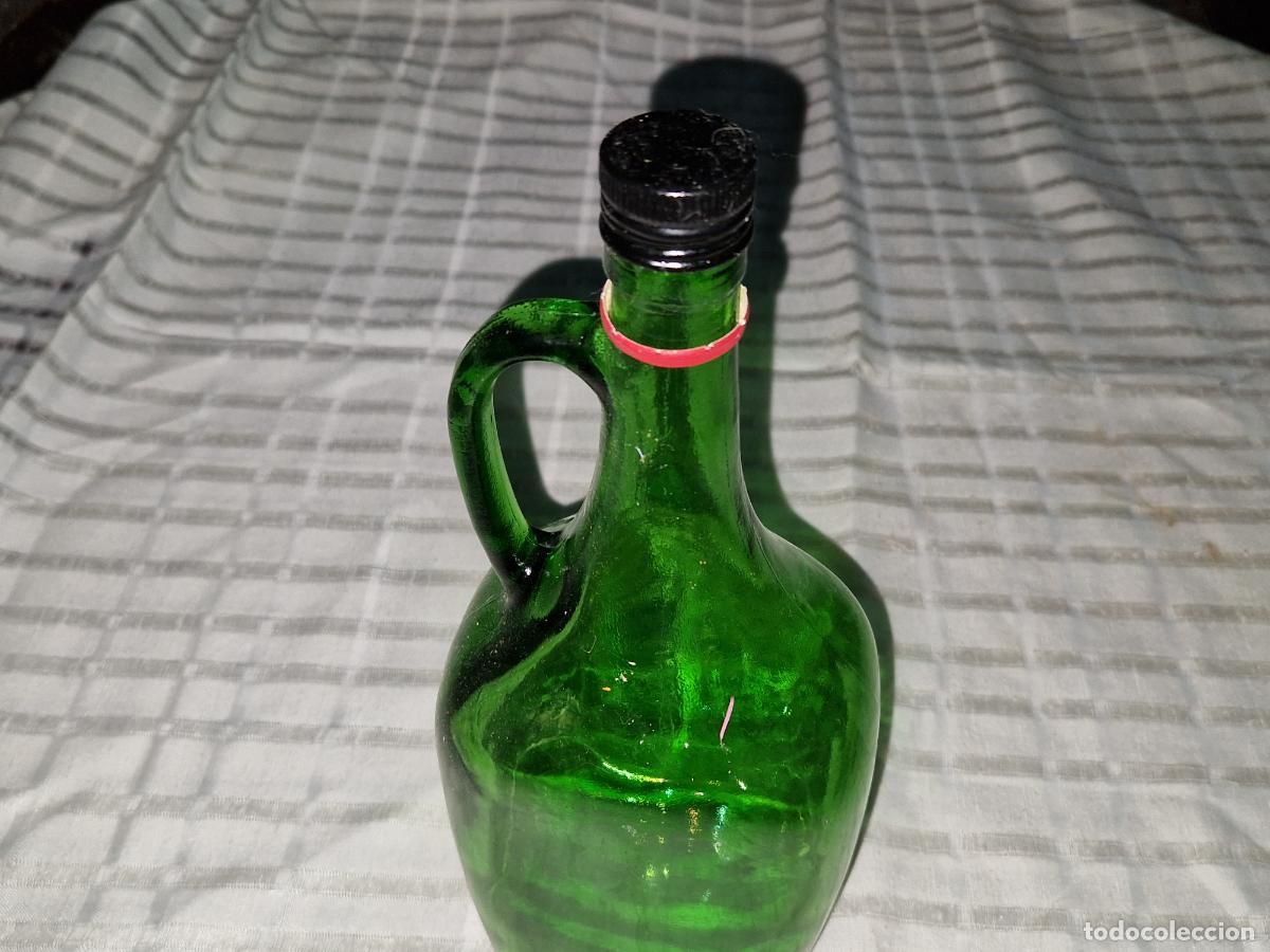 Coleccionismo: BONITA BOTELLA DE LICOR COLECCIONABLE. 30CM A. COLOR VERDE
