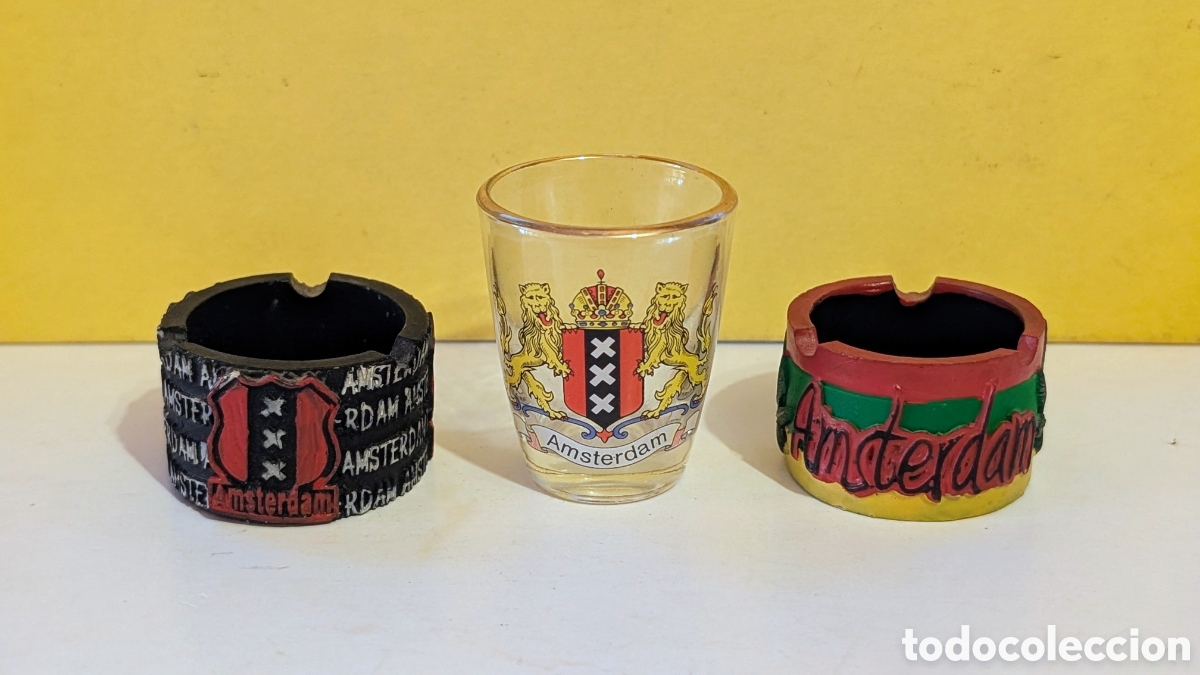 Coleccionismo: VASO ESCUDO DE ARMAS DE AMSTERDAM HOLANDA VIDRIO DE TIRO, + CENICEROS