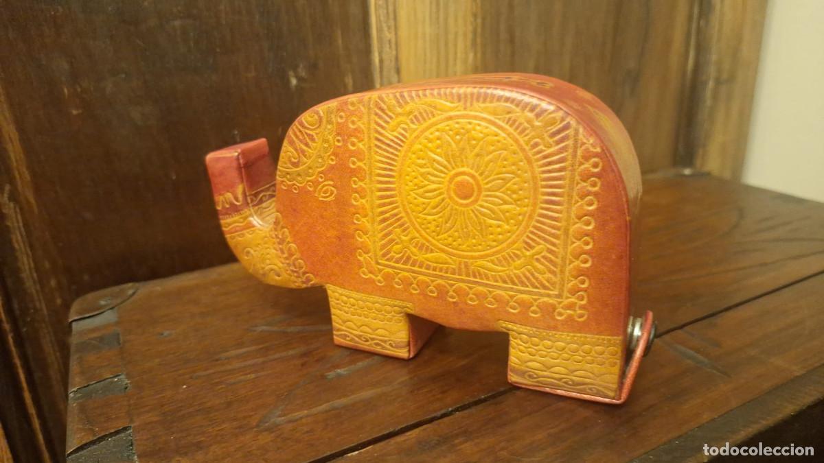 Coleccionismo: Hucha de Cuero Elefante - Foto 2