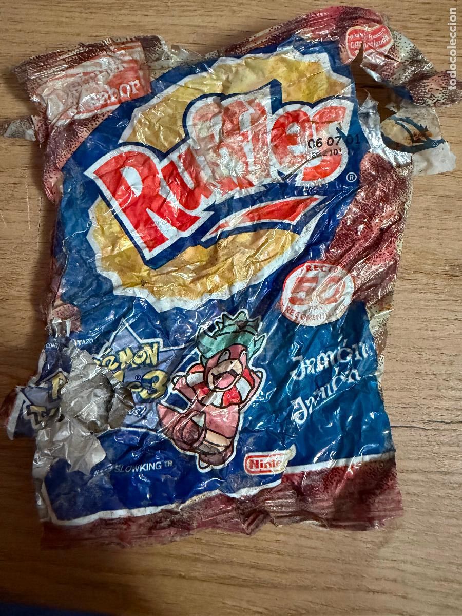 Coleccionismo: Envoltorio ruffles pokemon - Foto 1