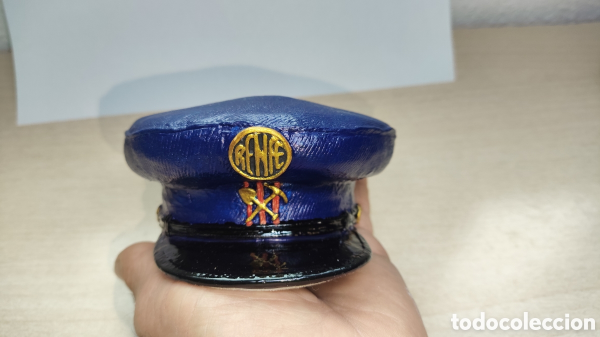 Coleccionismo: Renfe gorra pisapapeles representativa del servicio de V&iacute;a y Obras