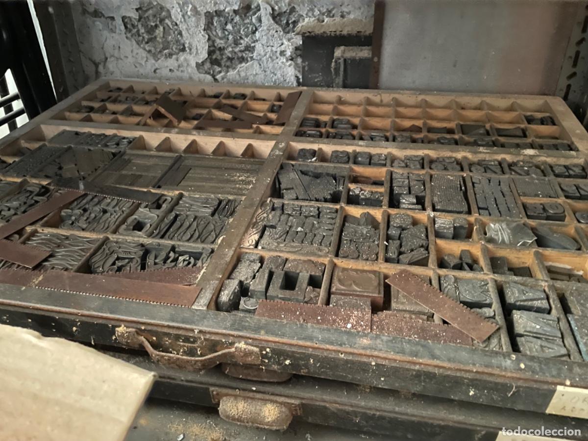 Coleccionismo: Lote Antiguo de Imprenta: 3 Cajones Tipogr&aacute;ficos + Caja de Clich&eacute;s y Grabados