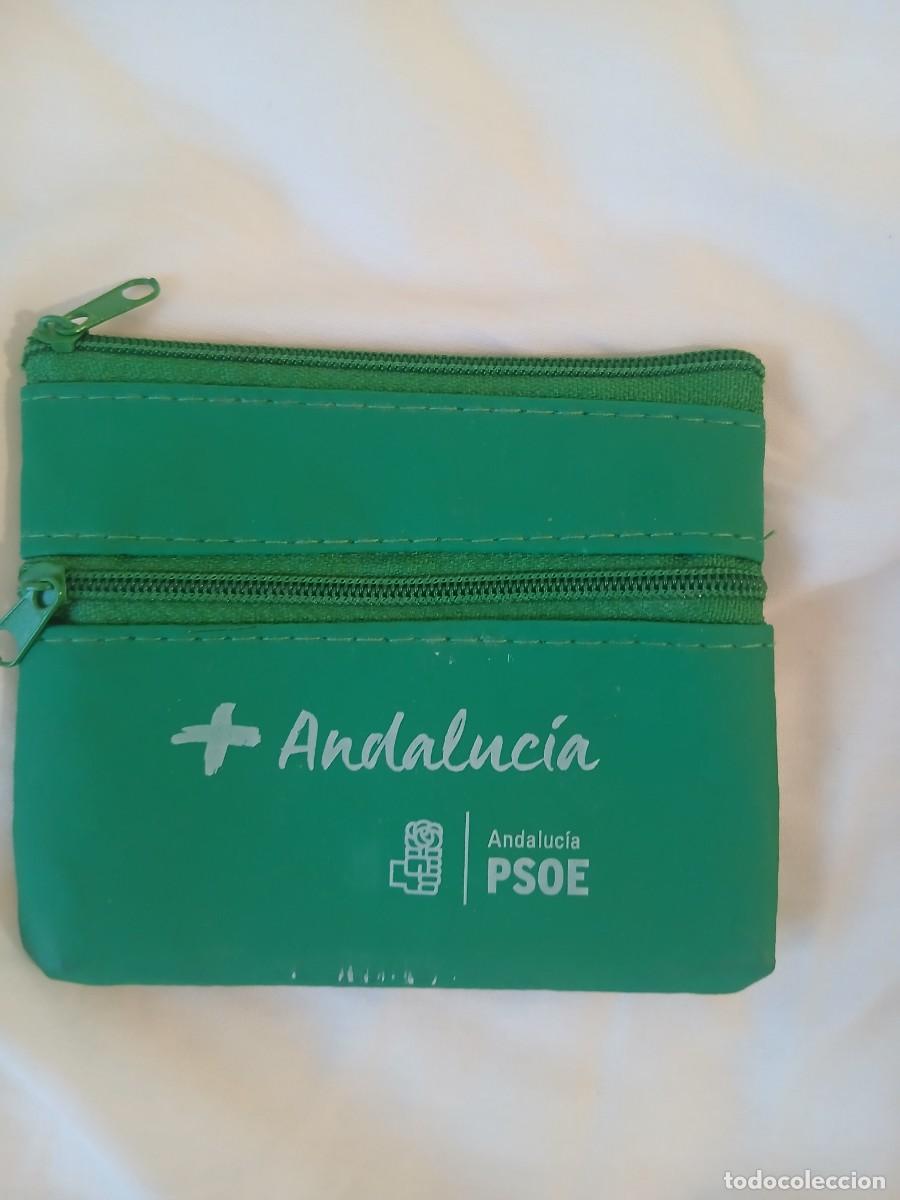 Coleccionismo: Monedero + Andalucia PSOE del a&ntilde;o 2018 Monedero en color verde con dise&ntilde;o de doble compartimento. -