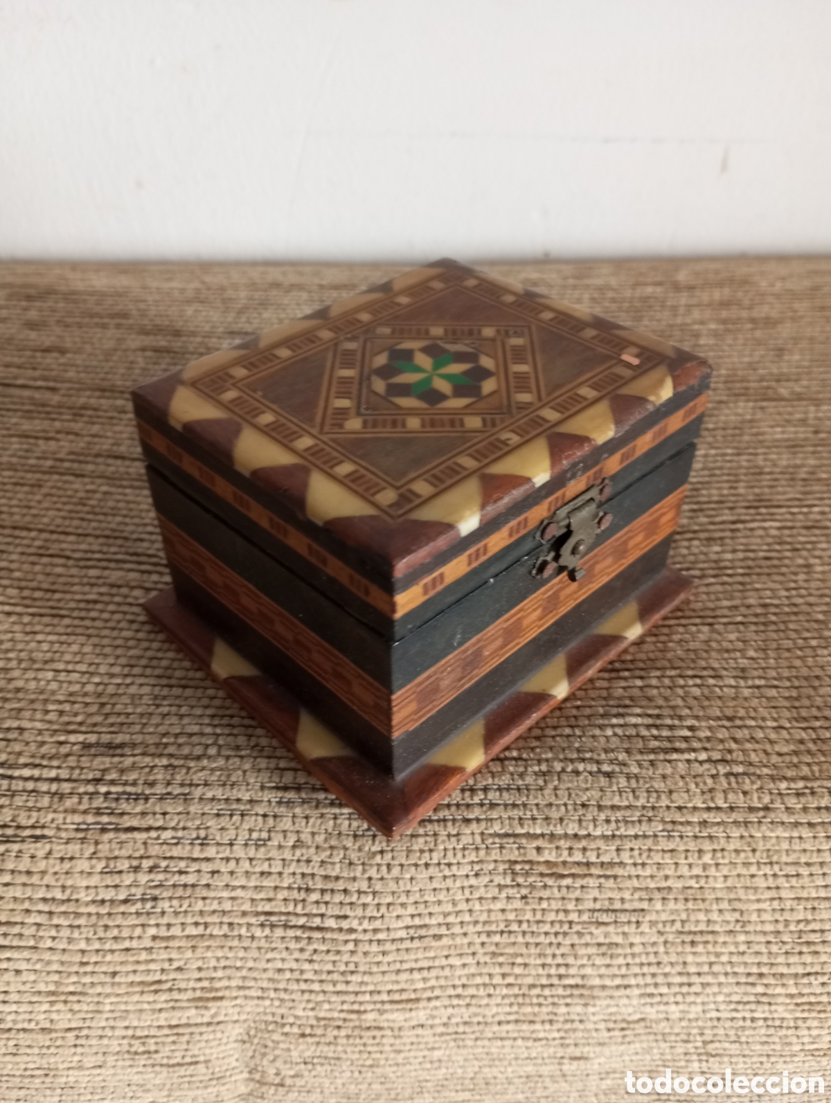 Coleccionismo: Caja de taracea granadina mide 8x6x5 cms - Foto 2