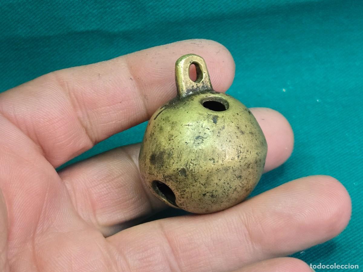 Coleccionismo: ANTIGUO CASCABEL DE BRONCE