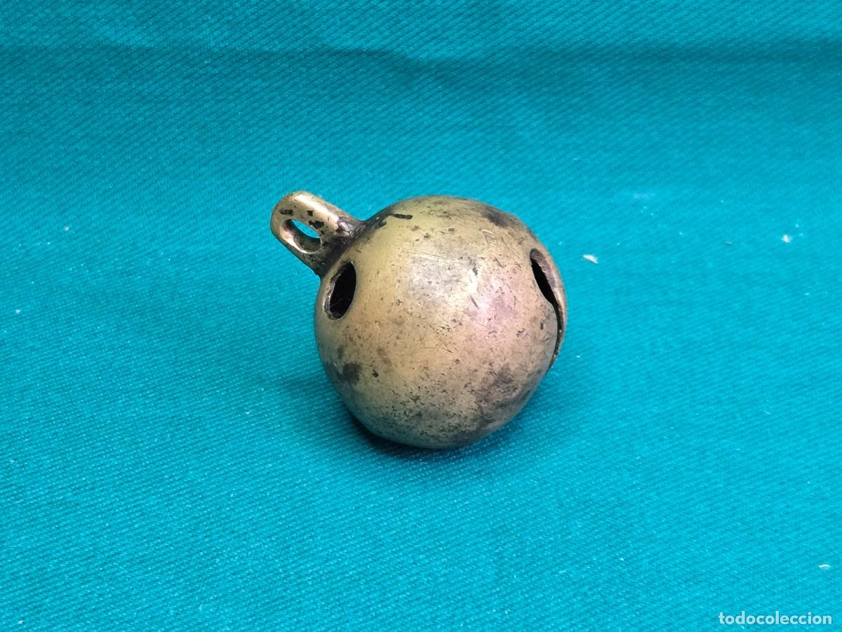 Coleccionismo: ANTIGUO CASCABEL DE BRONCE - Foto 2