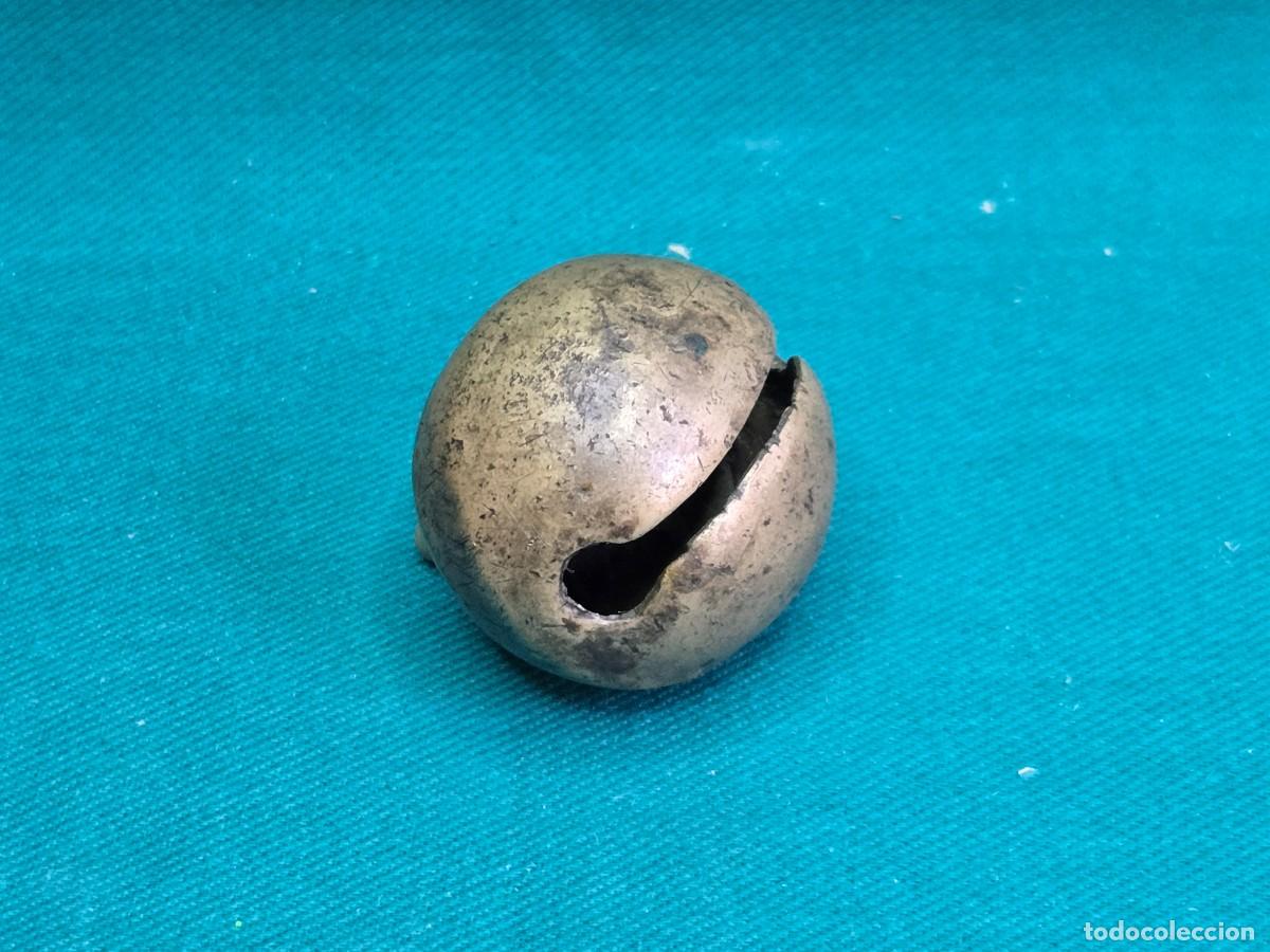 Coleccionismo: ANTIGUO CASCABEL DE BRONCE - Foto 3