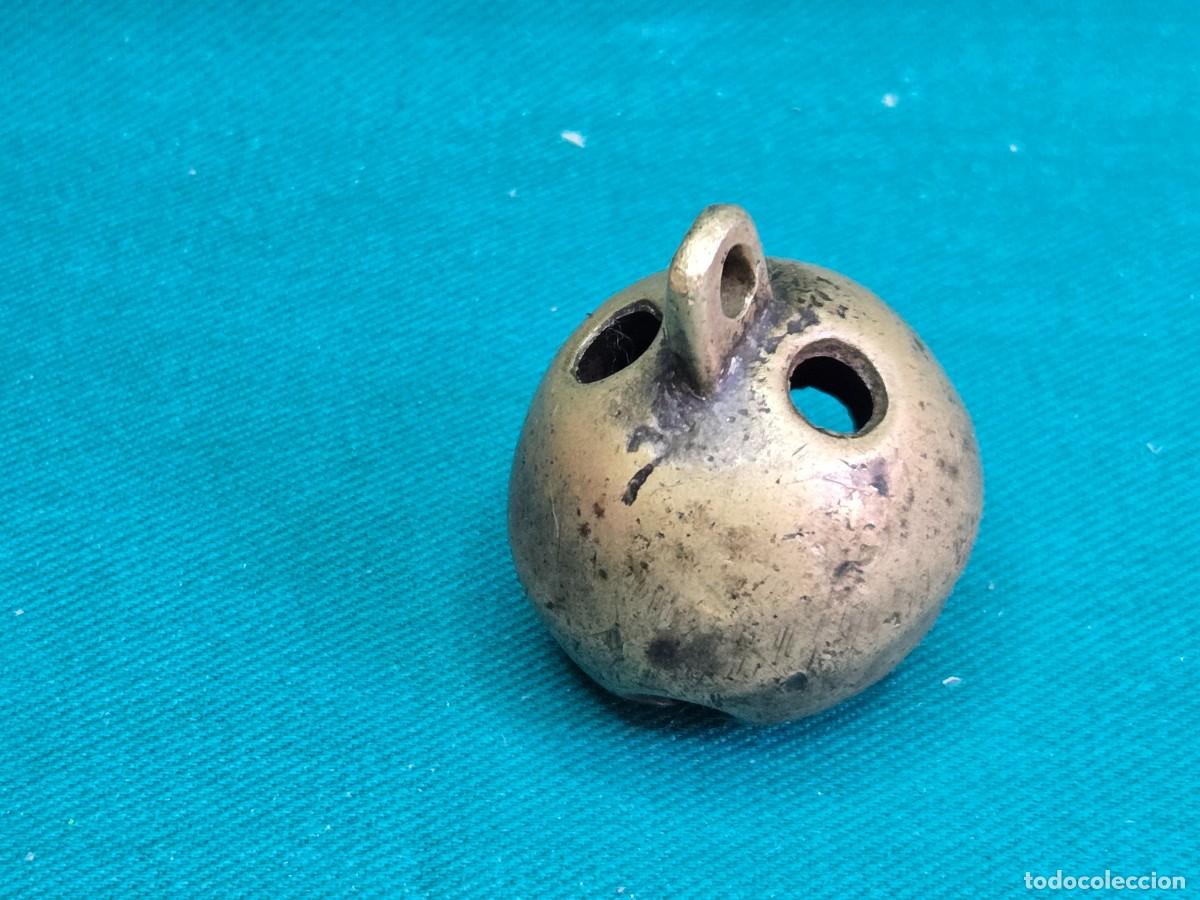 Coleccionismo: ANTIGUO CASCABEL DE BRONCE - Foto 4
