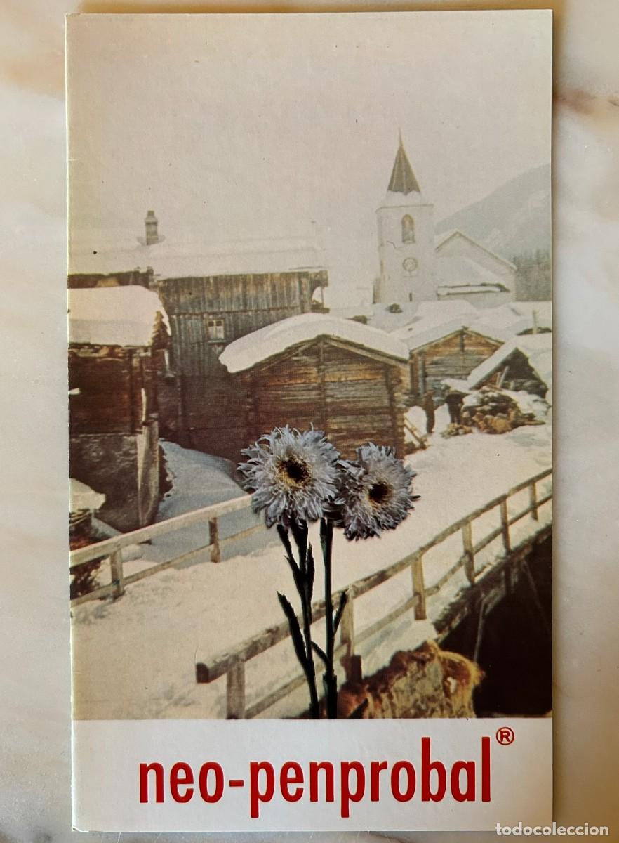 Coleccionismo: BERKHEYA PURPUREA CON FONDO DE IMAGEN DE PUEBLO ALPINO - L&Aacute;MINA PUBLICITARIA NEO-PENPROBAL MADE 1975