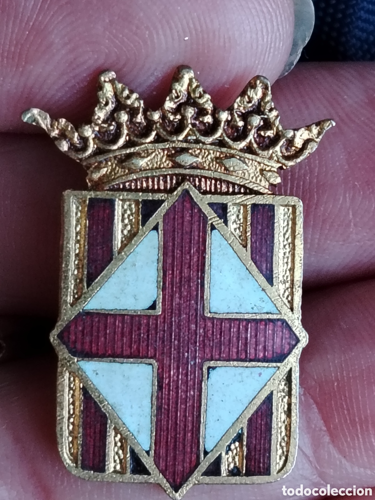 Coleccionismo: Insignia antigua esmaltada de la Diputaci&oacute;n Provincial de Barcelona &Eacute;poca franquista