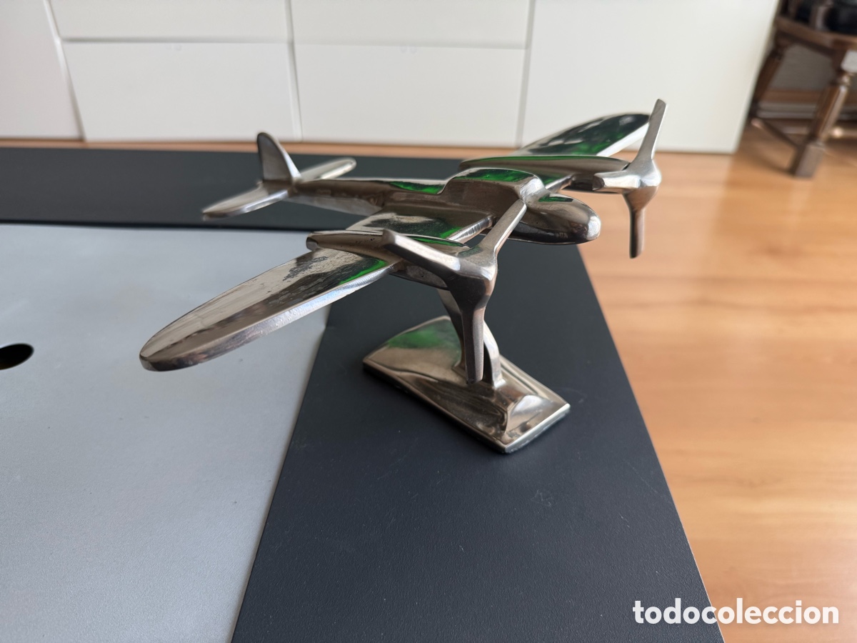 Coleccionismo: AVI&Oacute;N BIPLANO CON BASE . METAL PULIDO