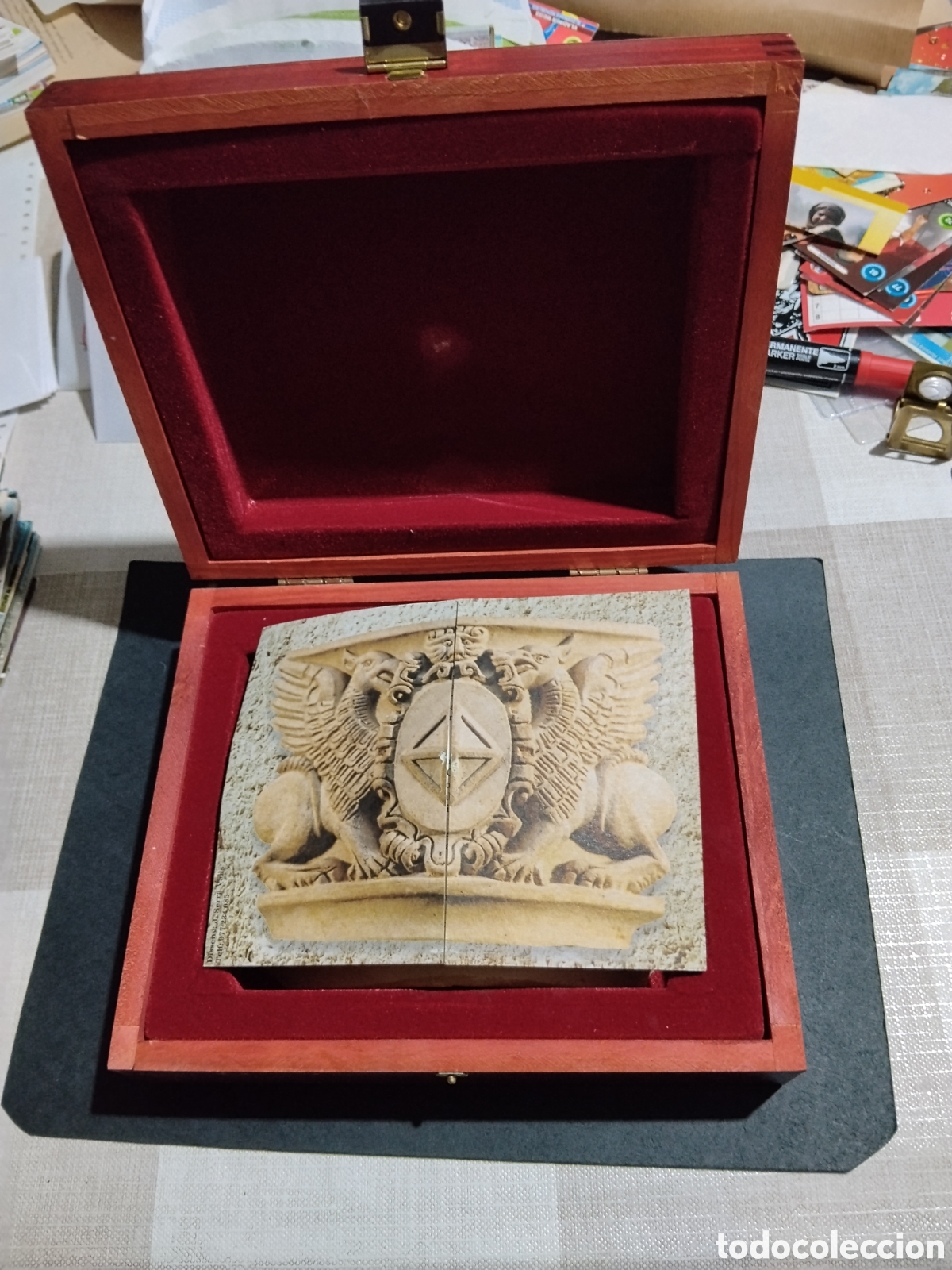 Coleccionismo: R&eacute;plica escudo Generalitat de Catalunya,con su estuche y folleto explicando la historia
