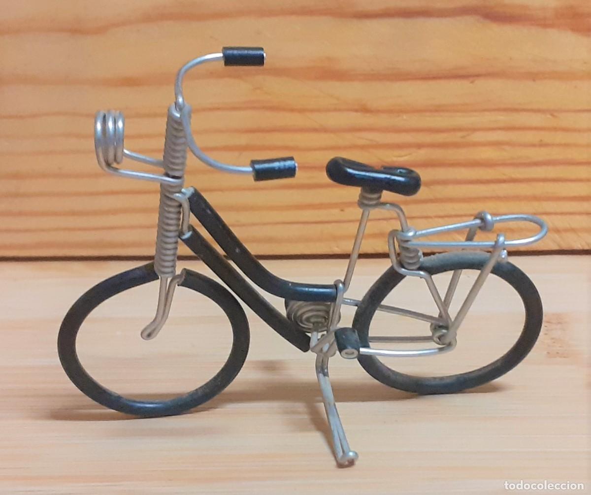 Coleccionismo: BICICLETA DE ALAMBRE