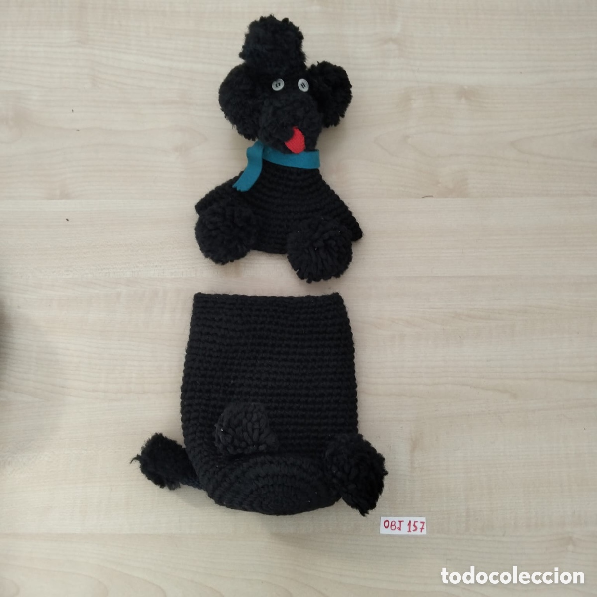 Coleccionismo: funda de botella tejida a crochet con forma de perro caniche