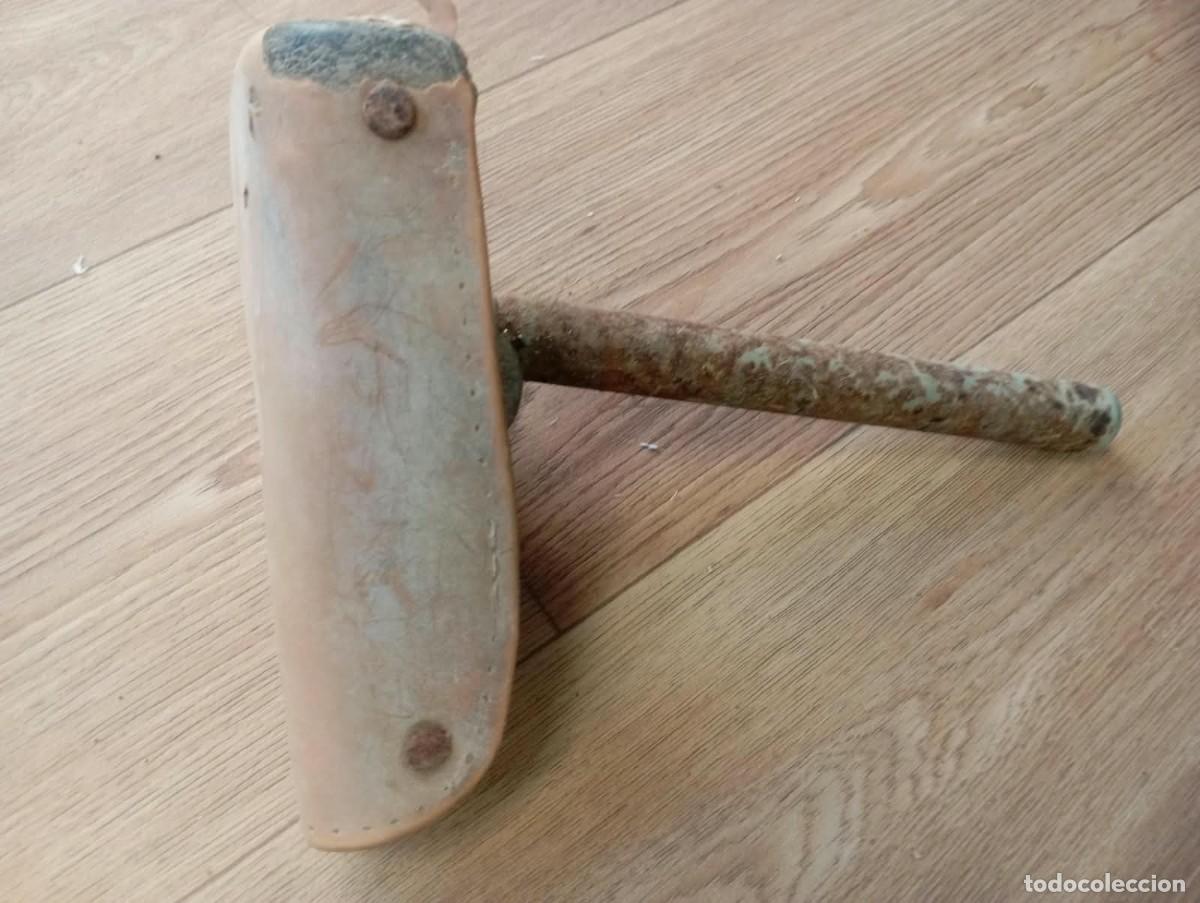 Coleccionismo: sill&iacute;n o asiento de monociclo antiguo de cuero