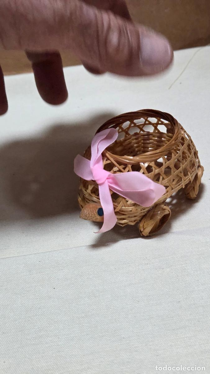 Coleccionismo: tortuga de mimbre vitange - Foto 3