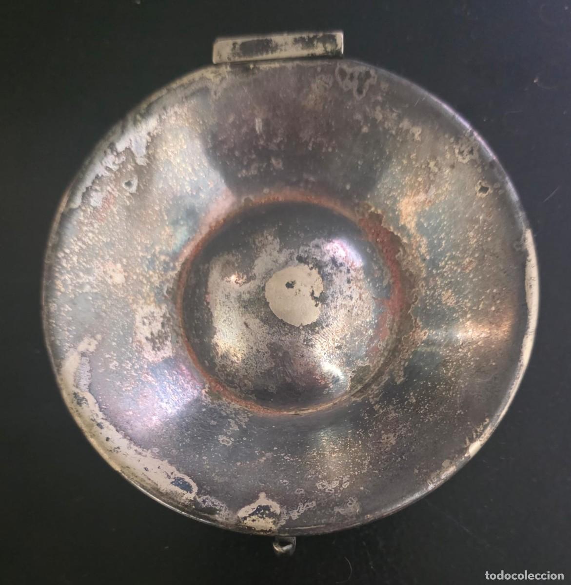 Coleccionismo: enicero Antiguo de Sobremesa con Tapa Abatible &ndash; Metal Plateado con Decoraci&oacute;n Floral &ndash; 20 cm