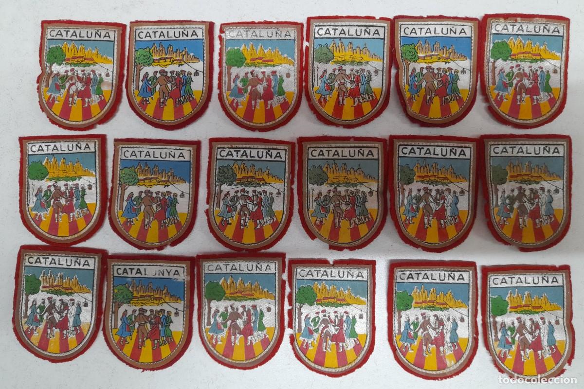 Coleccionismo: Lote 18 Escudos Antiguos de Catalu&ntilde;a en Fieltro y Tela - Baile de la Sardana y Montserrat