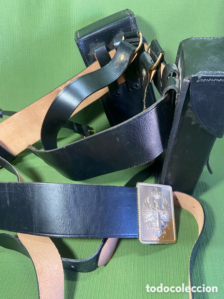Coleccionismo: Cintur&oacute;n del Ej&eacute;rcito de Tierra con trinchas y dos portacargadores