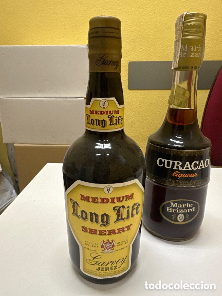 Coleccionismo: Botella Antigua Sherry Medium Long Life sin abrir + Regalo