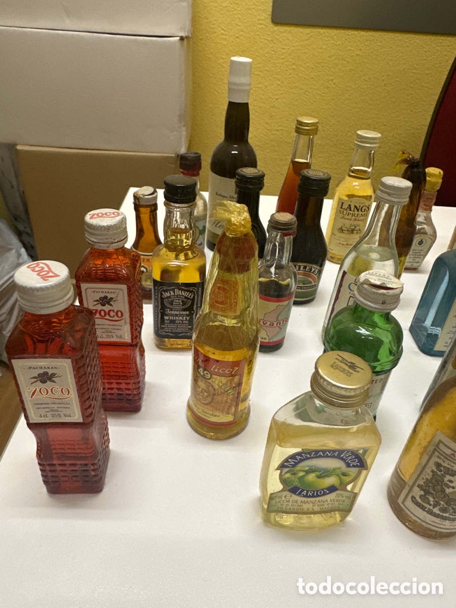 Coleccionismo: Lote 28 Botellitas Antiguas - Foto 2