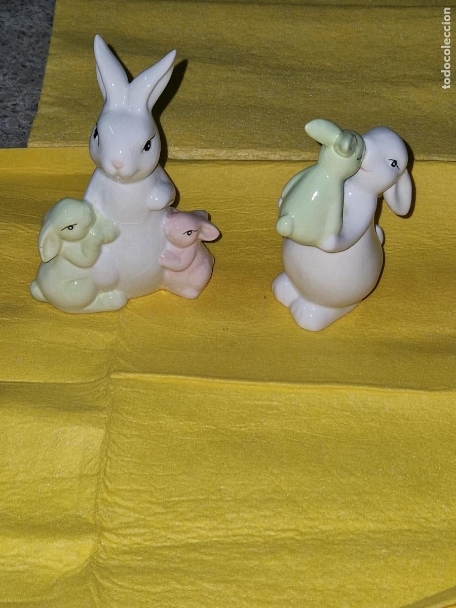 Coleccionismo: BONITA FAMILIA DE CONEJOS EN PORCELANA.
