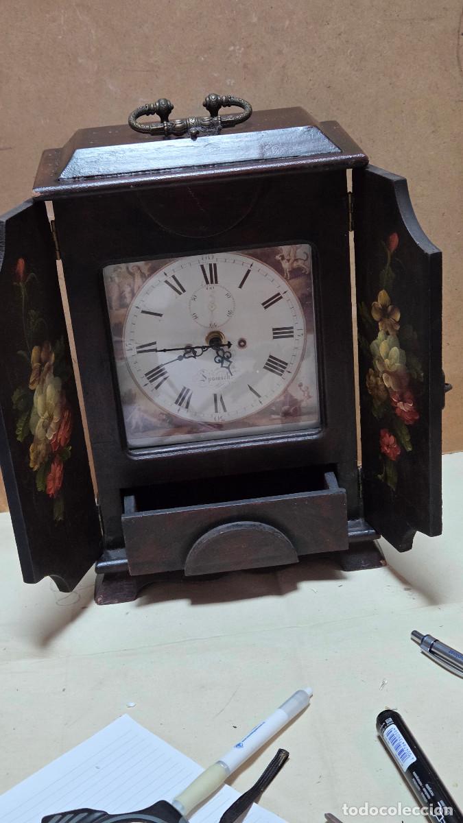 reloj de madera de mesa