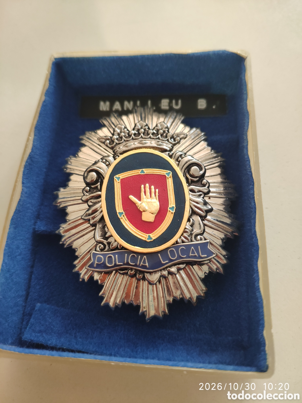 Coleccionismo: Antigua placa de pecho insignia Polic&iacute;a local Manlleu barcelona