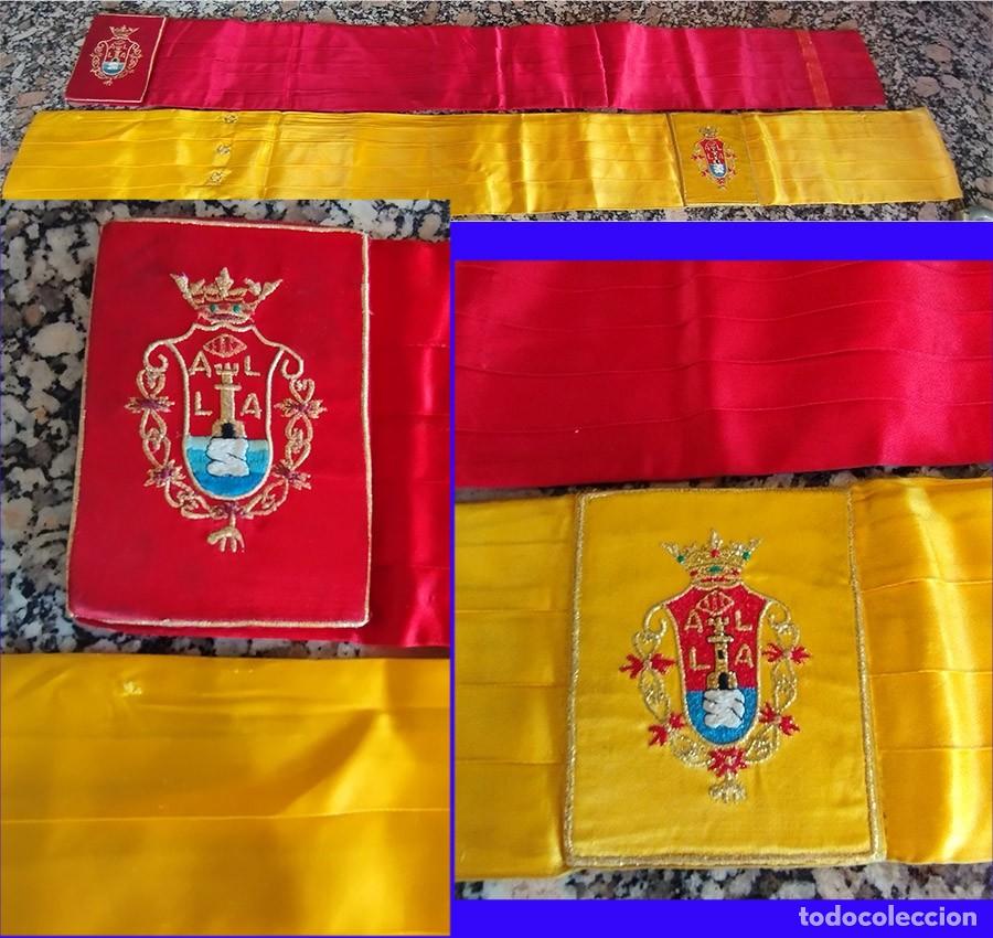 Coleccionismo: 2 FAJAS DE FOGUERER DE LAS HOGUERAS DE ALICANTE CON ESCUDO BORDADO MIDEN 12 CM DE ANCHO Y 1 METRO LA