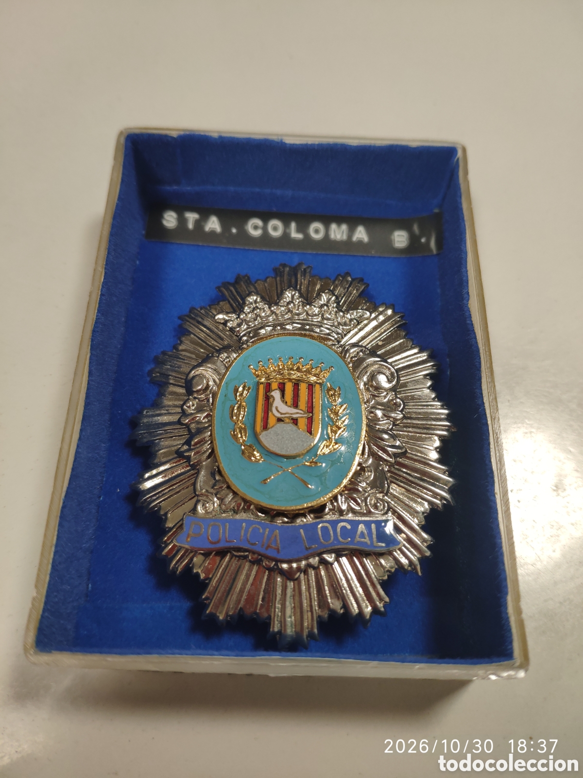 Coleccionismo: Placa de polic&iacute;a local , modelo antiguo, santa Coloma de Gramanet