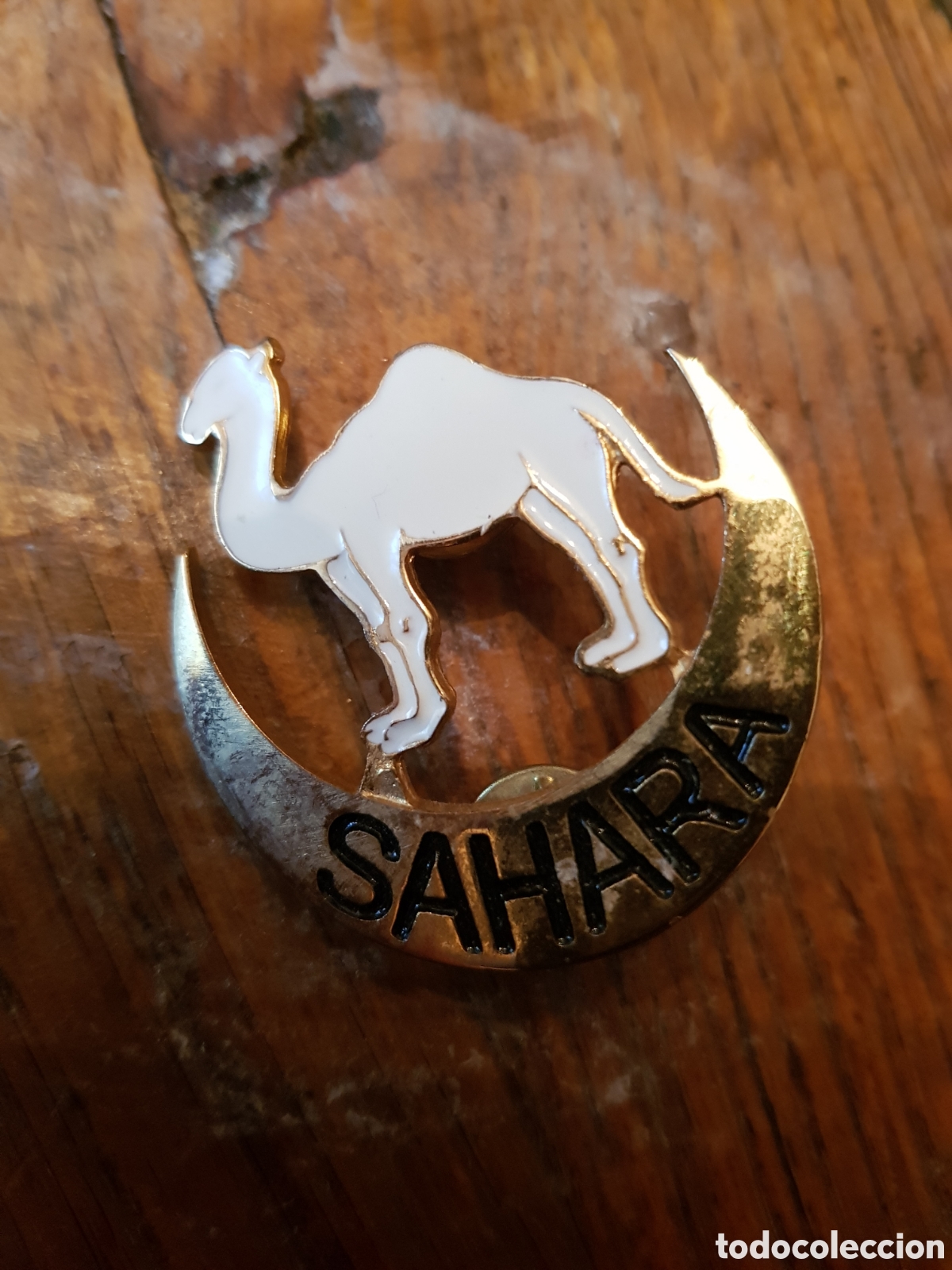 Coleccionismo: INSIGNIA ESMALTADA DE REGULARES SAHARA