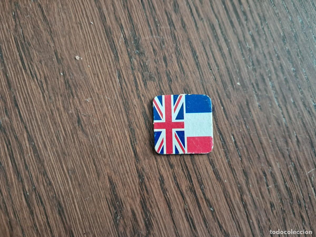 Collecting: im&aacute;n de nevera, banderas de Reino Unido y Francia.