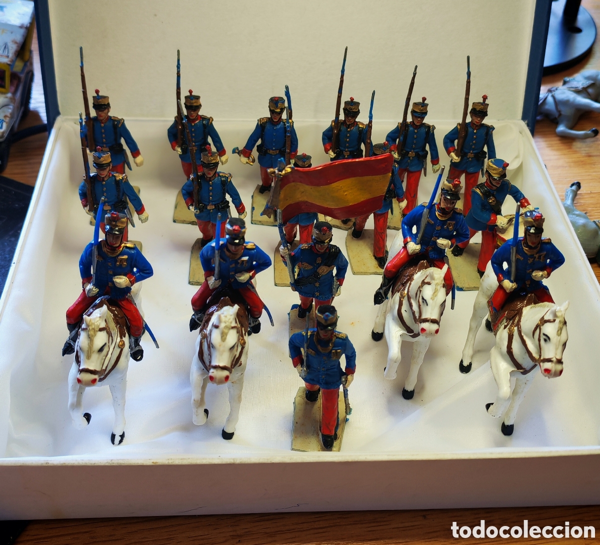 Coleccionismo Recortables: Guardia Real Espa&ntilde;ola desfilando. Gomarsa. 17 figuras plastico. A&ntilde;os 90