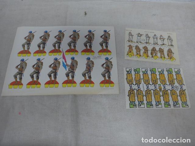 Collectables Paper Dolls: Lote de 3 antiguos recortables de soldados o militares, variedad.