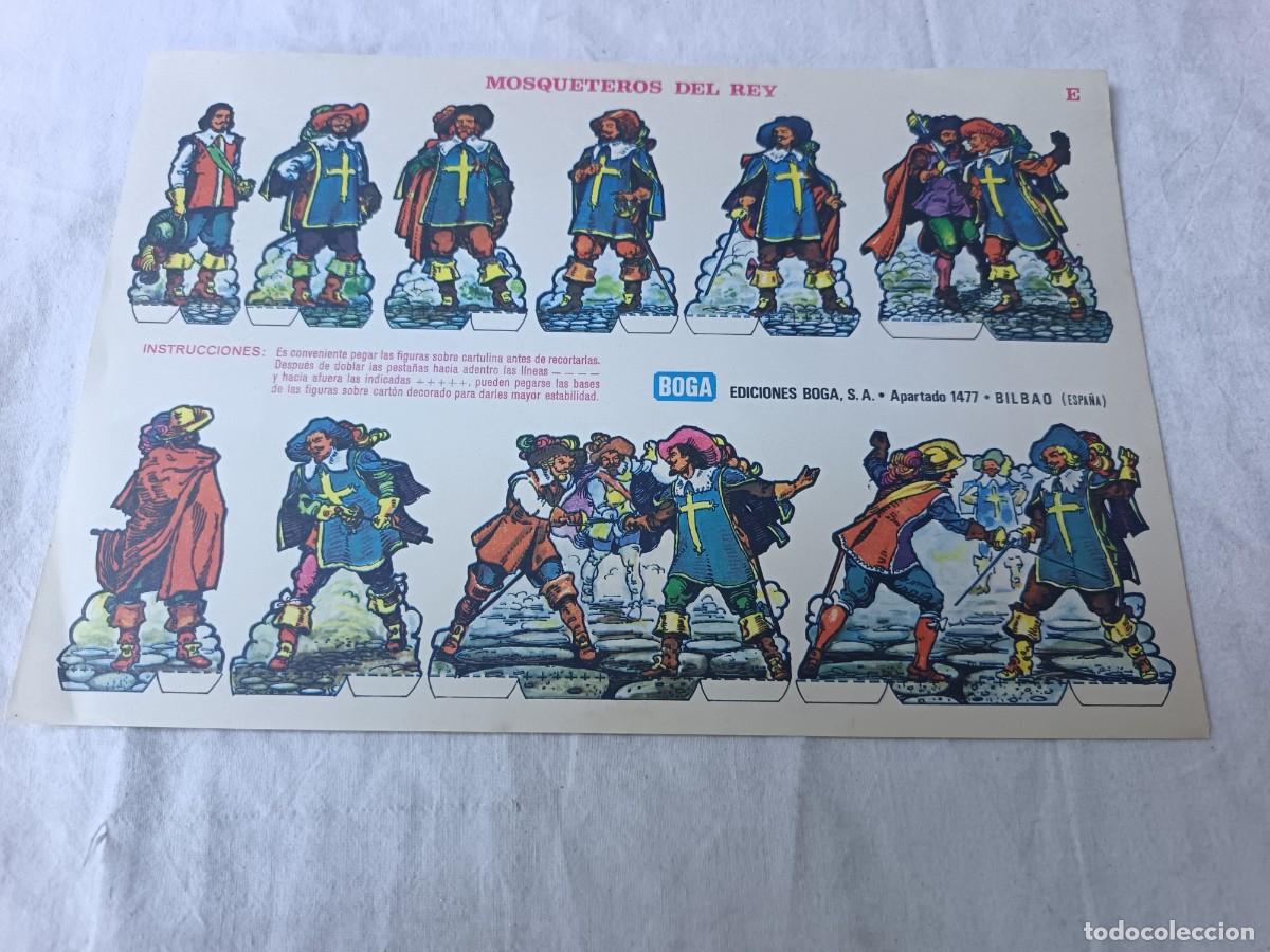 Coleccionismo recortables: Antigua Hoja de Recortable, BOGA, H&eacute;roes y Soldados, Mosqueteros del Rey, unos 31 x 21 cms.