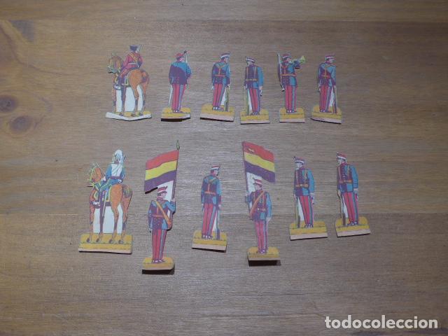 Coleccionismo recortables: Lote de 12 antiguos recortables soldados republicanos, guerra civil, variedad.