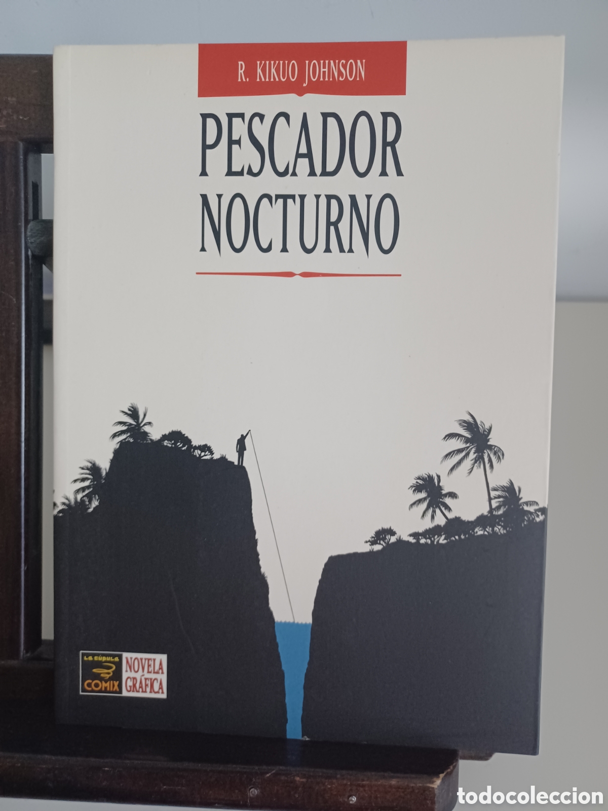 C&oacute;mics: Pescador nocturno/ Kikuo Johnson/ La C&uacute;pula/ Excelente estado