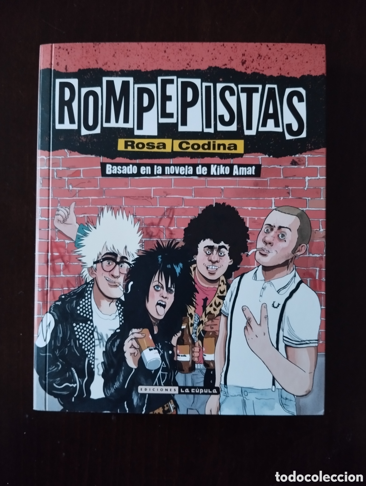 Comics: Rompepistas, de Rosa Codina. Novela gr&aacute;fica. Basado en la novela de Kiko Amat. Ediciones La C&uacute;pula