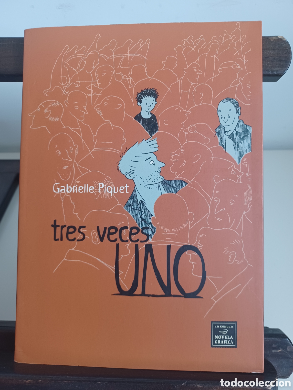 C&oacute;mics: Tres veces uno/ Gabrielle Piquet/ La C&uacute;pula/ Excelente estado