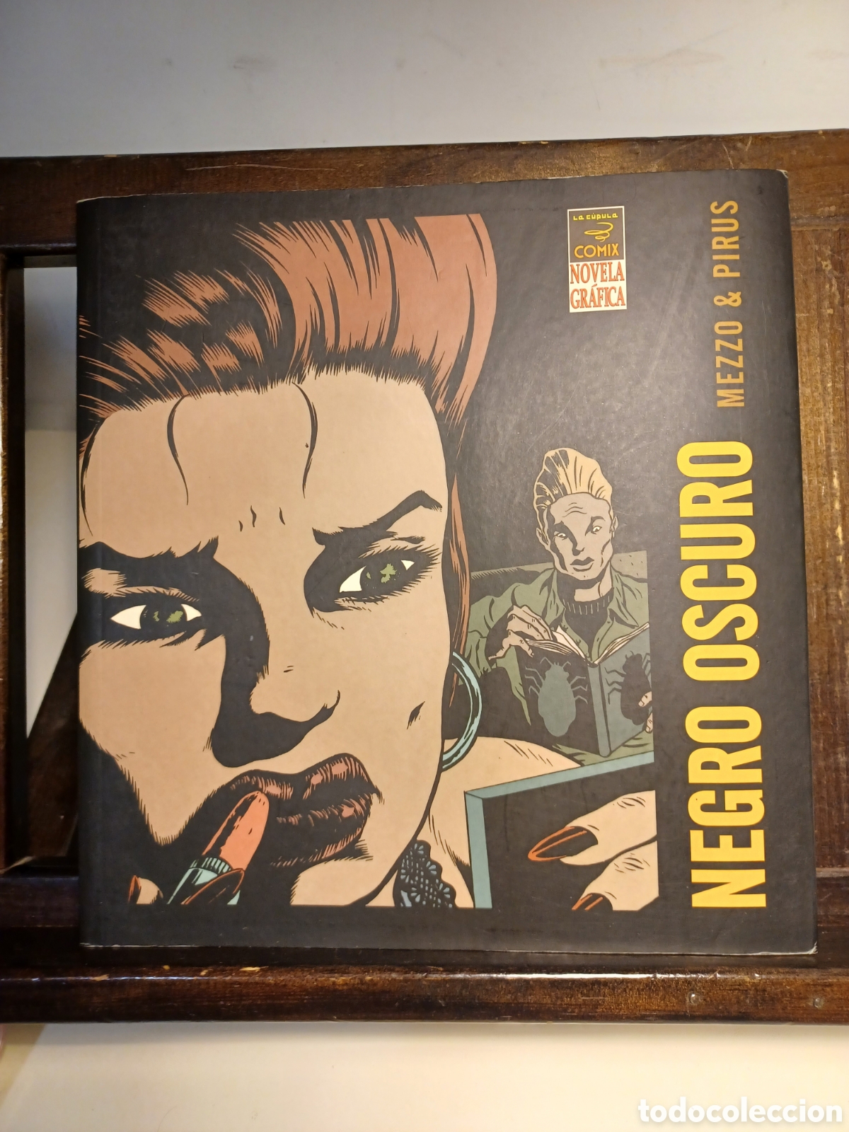 C&oacute;mics: Negro oscuro/ Mezzo & Pirus/ La C&uacute;pula - Foto 1