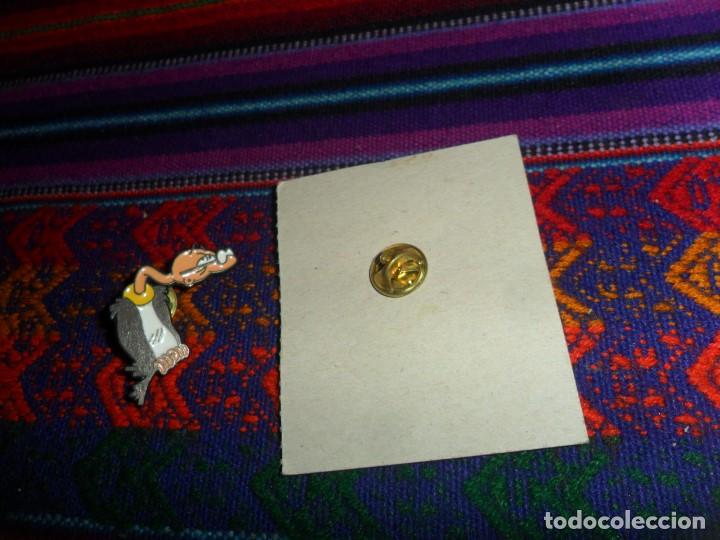 C&oacute;mics: LOTE 2 PIN MORTADELO TORTUGA Y BUITRE. EDICIONES B TRANSPLANTIC 1995. - Foto 2