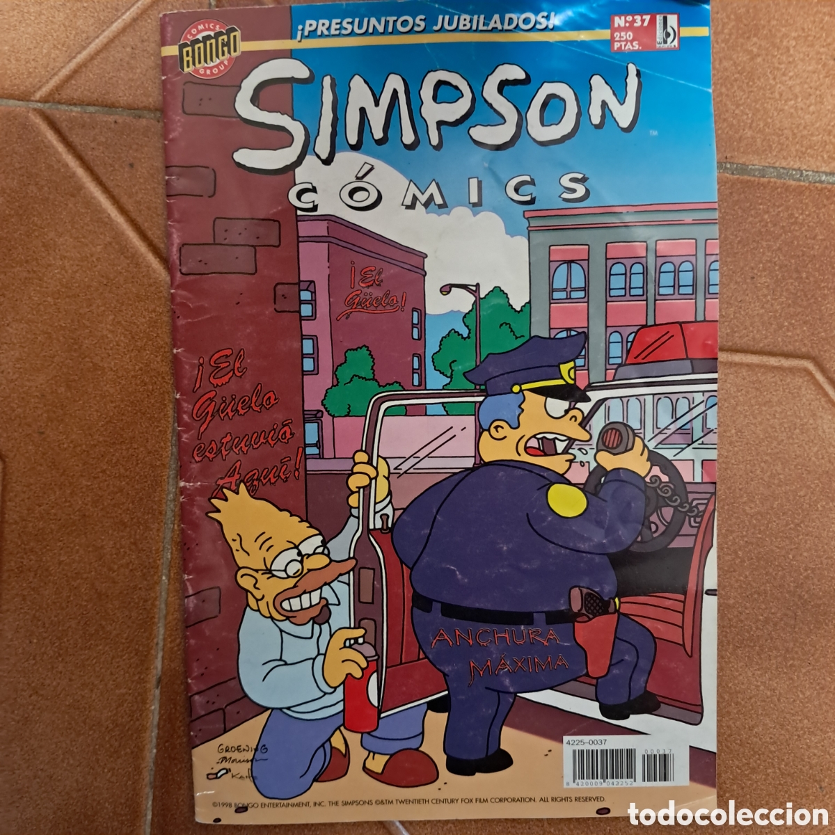 C&oacute;mics: SIMPSON C&Oacute;MICS - Los Simpons N&ordm; 37 - BONGO EDICIONES B 1999 / El hombre radioactivo - Foto 1