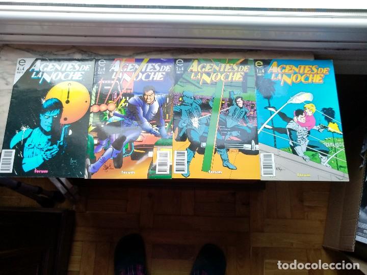 C&oacute;mics: AGENTES DE LA NOCHE COLECCION COMPLETA DE 4 NUMEROS  Compartir lote - Foto 1