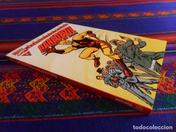 Cómics: EXCELSIOR BIBLIOTECA MARVEL DAREDEVIL Nº 1 EL HOMBRE SIN MIEDO. REGALO HULK Nº 4. FORUM 2001.