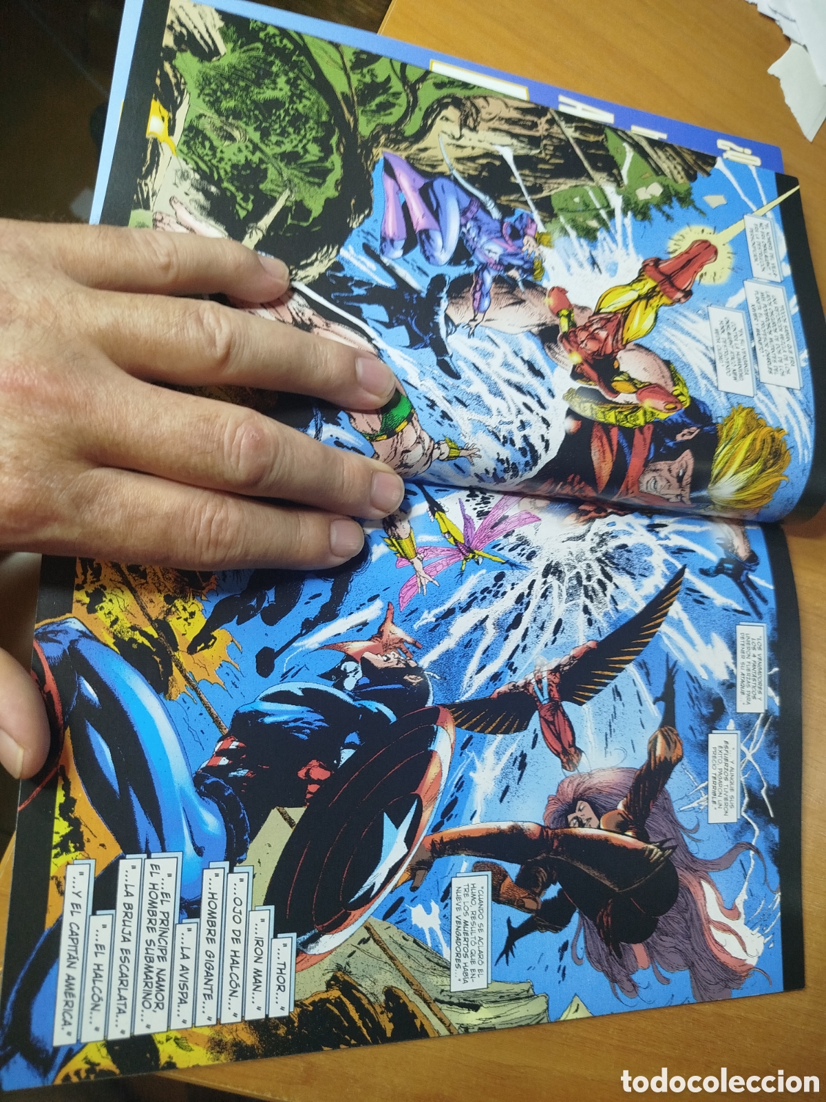 C&oacute;mics: Los Vengadores Marvel comics forum. John Francis Moore. Leonardo manco - Foto 3