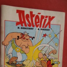 Cómics: ASTERIX - GOSCINNY / UDERZO- ALBUM - PANINI -1987 CON 180 PEGATINAS Y CROMOS. Lote 327940058