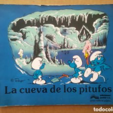 Cómics: LA CUEVA DE LOS PITUFOS, POR PEYO (JUNIOR GRIJALBO, 1982). PÁGINAS A COLOR CON CUBIERTAS EN RÚSTICA.