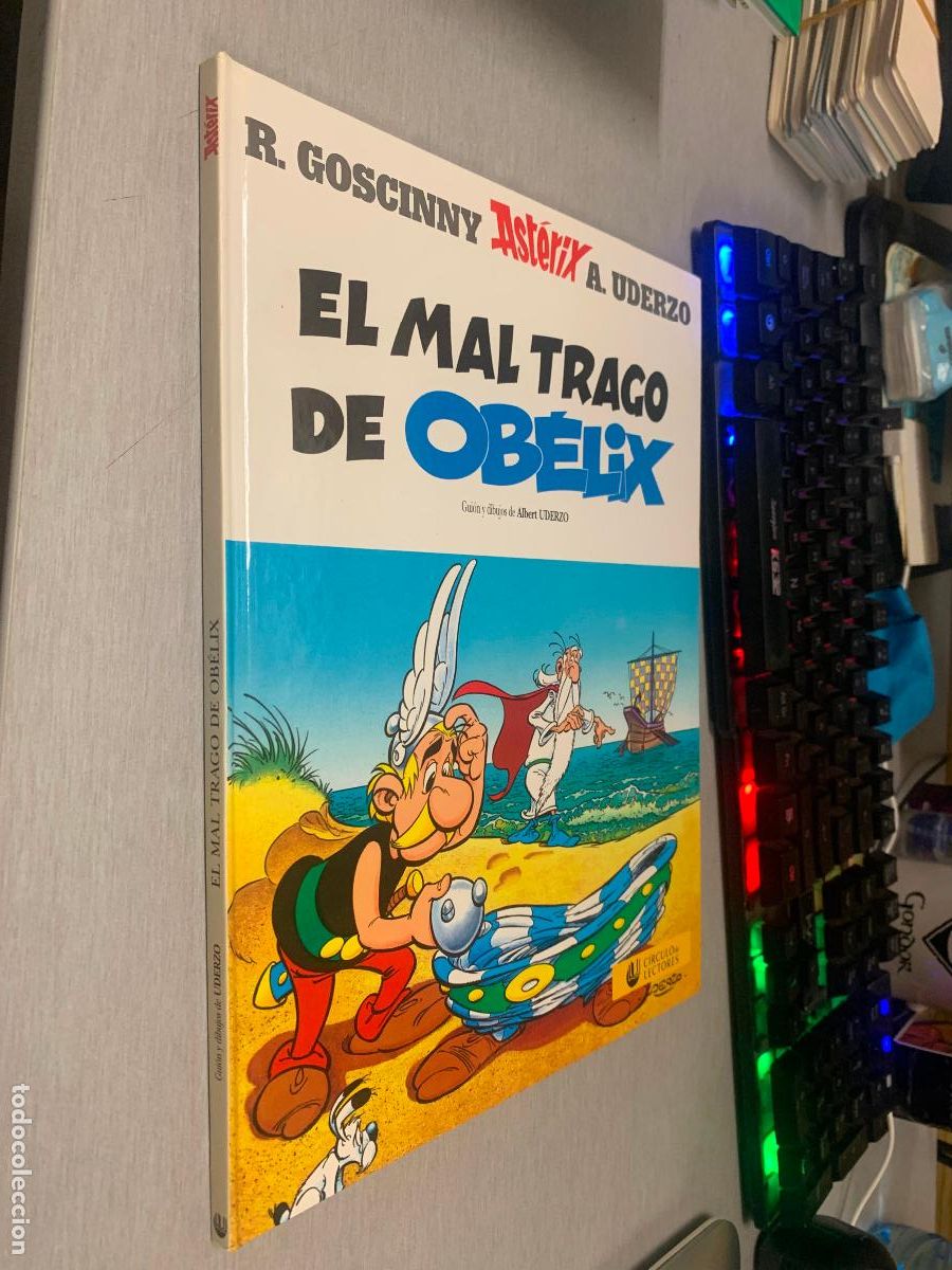 C&oacute;mics: AST&Eacute;RIX: EL MAL TRAGO DE OB&Eacute;LIX / R. GOSCINNY - A. UDERZO / C&Iacute;RCULO DE LECTORES