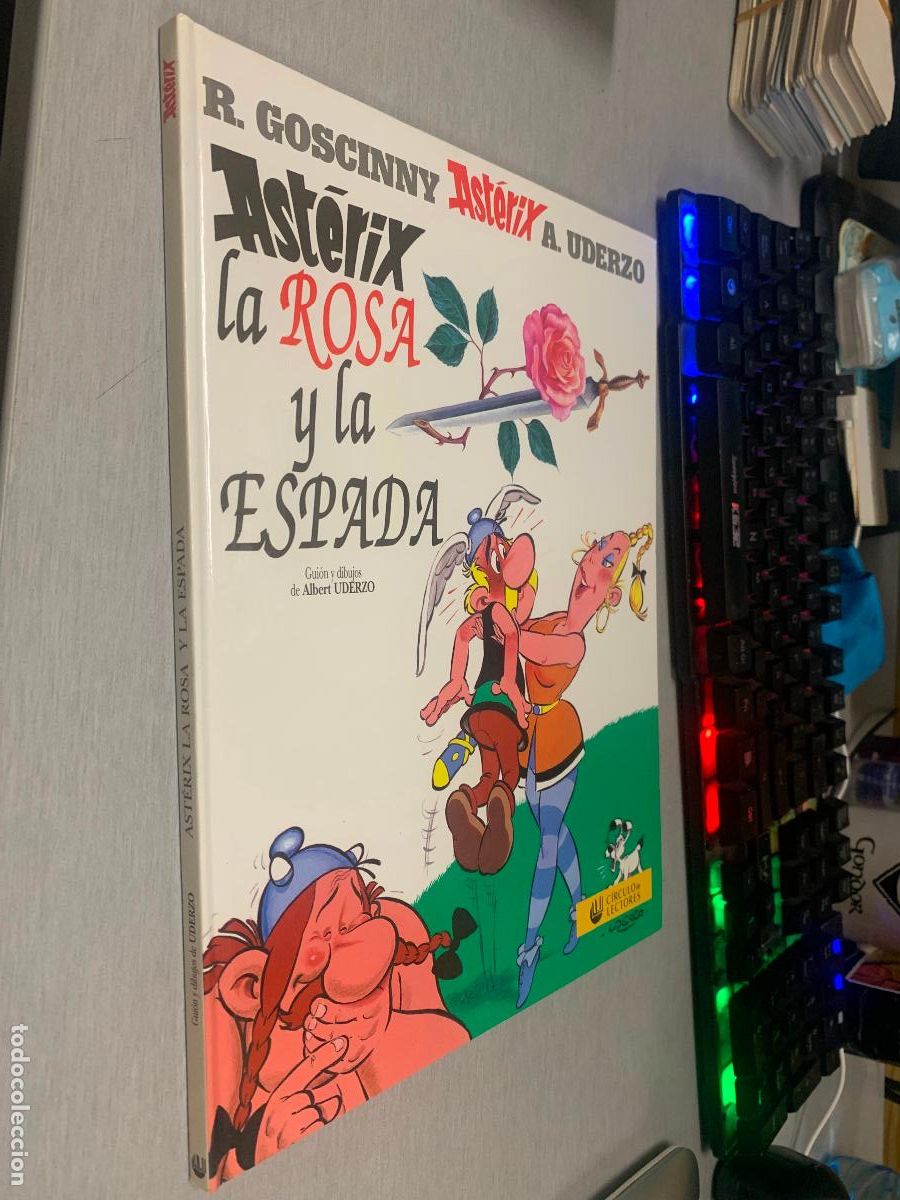 C&oacute;mics: AST&Eacute;RIX LA ROSA Y LA ESPADA / R. GOSCINNY - A. UDERZO / C&Iacute;RCULO DE LECTORES