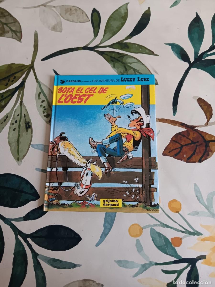 C&oacute;mics: UNA AVENTURA DE LUCKY LUKE - SOTA EL CEL DE L&acute;OEST - N. 52 - CATALA